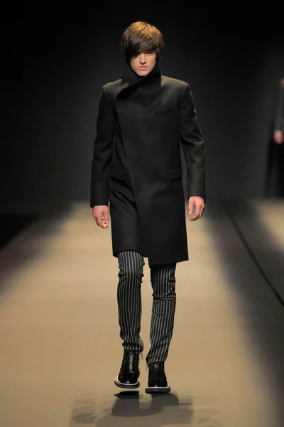 Look 7